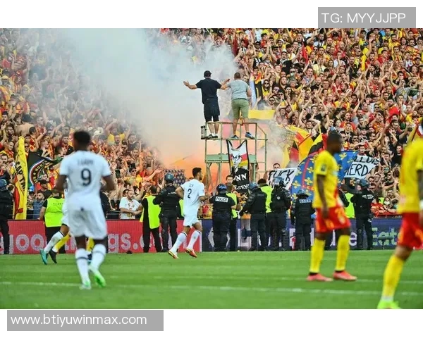 国家德比再掀波澜球迷热议赛场内外的精彩纷呈 国家德比再掀波澜球迷热议赛场内外的精彩纷呈