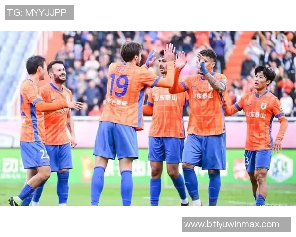 山东泰山队出发武汉备战中超收官战全力争胜迎接武汉三镇挑战