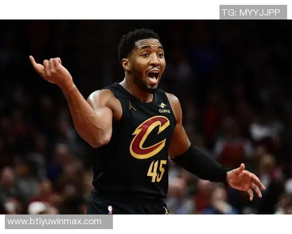 米切尔表现起伏明显第三节狂砍21分末节却陷入低迷仅得4分失误频繁