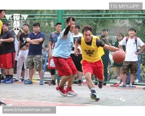 马兰头球攻门险些破门球擦门梁而过令人惋惜